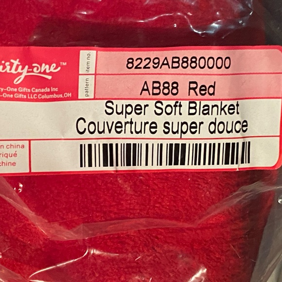 Thirty-One Soft and Cozy Llama Holiday Blanket - Picture 4 of 5